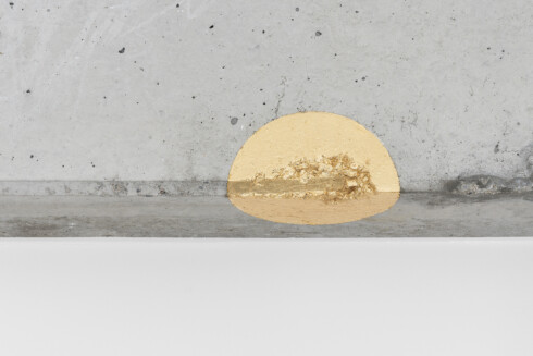 Lucas Simões, In situ installation of 7 Golden Bytes in the space of Cloud Seven in Brussels, 2021 by Hugard & Vanoverschelde 2026